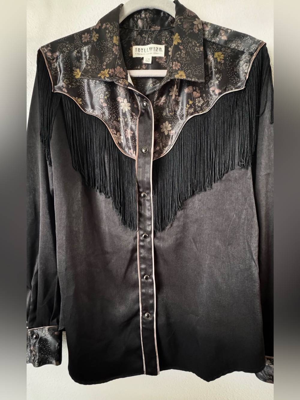 Idyllwind by Miranda Lambert Black Satin Western Fringe Snap-Front Shirt. Size L
